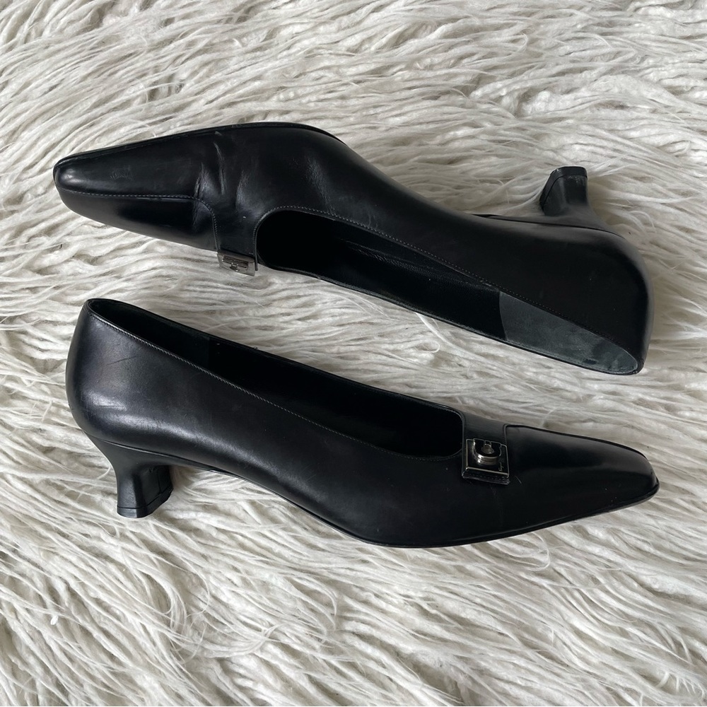 Salvatore Ferragamo Black Leather Buckle Detail Kitten Heel Pumps Size 8.5 - Picture 2 of 12